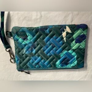 Lug Peekaboo  WristletTouch Screen Mystic Bloom Forest NWOT w/FREE stra